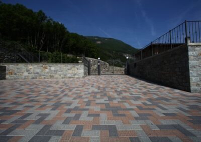 autobloccante-mattone-24×10-bugnato-3